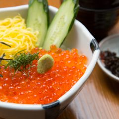 Salmon Roe Rice Bowl with Nagisa Soup: ¥2,500