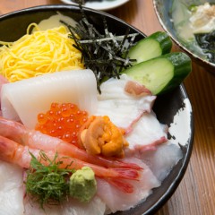 さしみ丼　1,700円