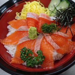 福井サーモン丼 なぎさ汁付　2,300円